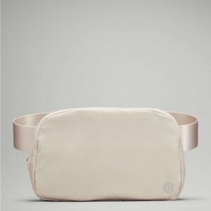 Lululemon Everywhere Belt Bag 1L
White Opal OG